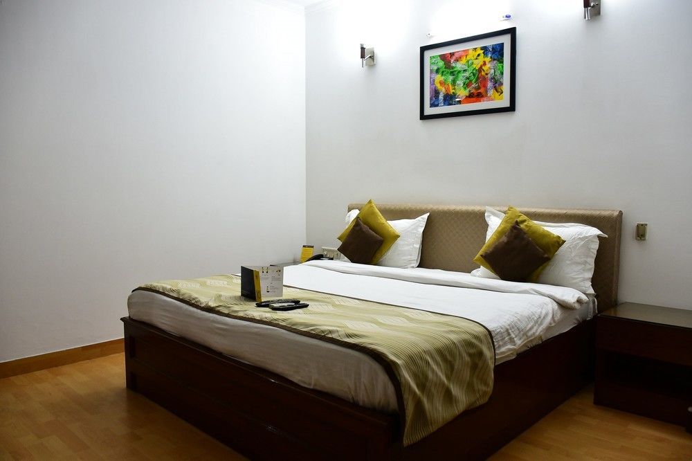 Hotel Windsor Castle Cyber City Gurgaon Exterior photo